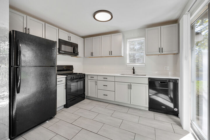 Property Photo: 8 Gant Circle A IL 60107