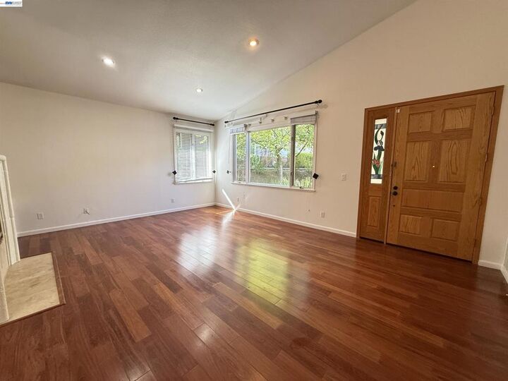 Property Photo: 7936 Kemper Ct CA 94588-3112