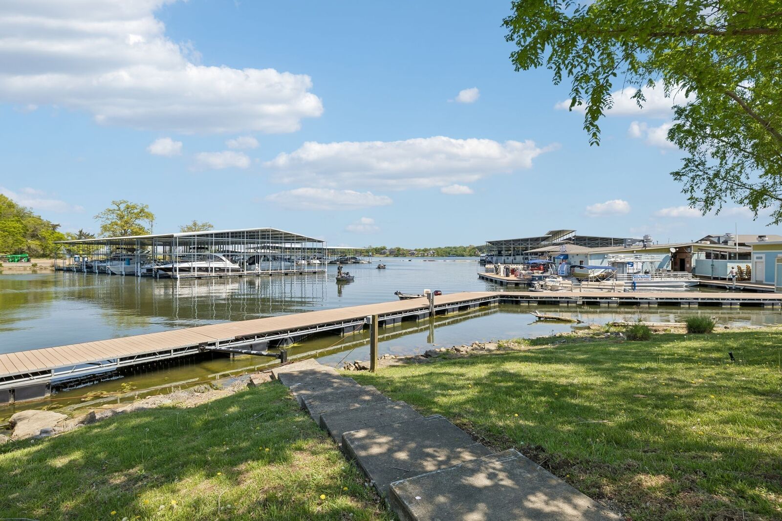 Property Photo:  1806 Riverside Rd  TN 37138 