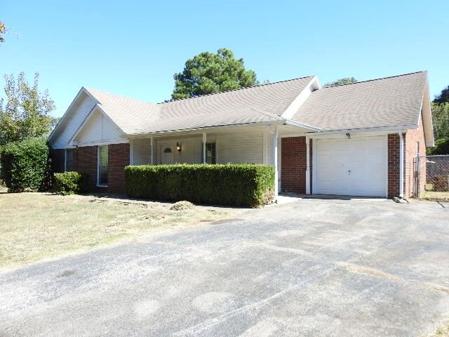 Property Photo: 301 Short Ct TN 37167