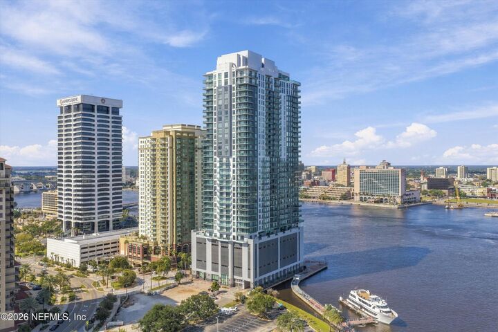 Property Photo: 1431 Riverplace Boulevard 2204 FL 32207