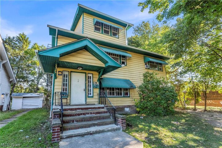 Property Photo: 10518 Parkhurst Drive Up/3 OH 44111
