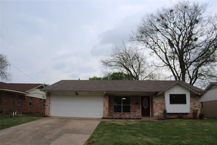 Property Photo:  418 Lexington  TX 75080 