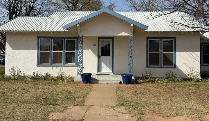 Property Photo: 410 W Reiman Street TX 76380