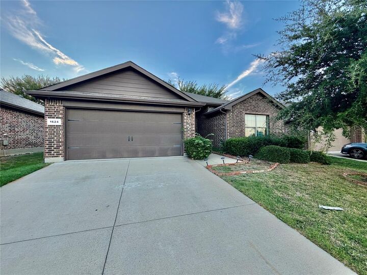 Property Photo:  1624 Milledge Road  TX 76120 