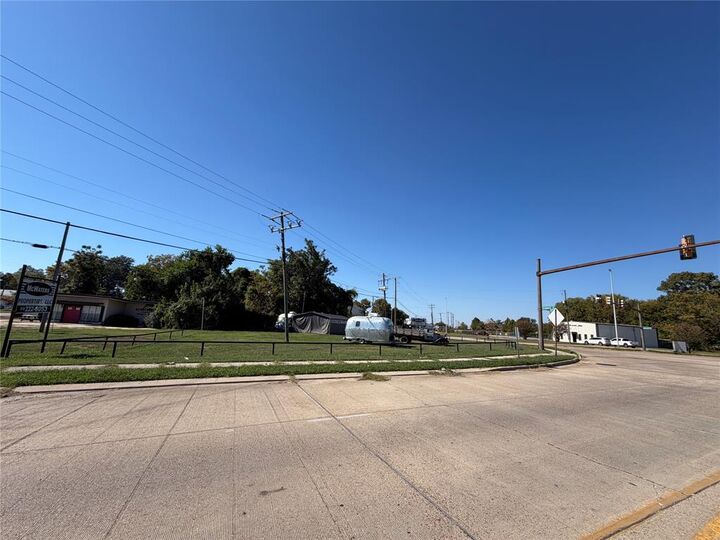 Property Photo:  701 Airport Drive  LA 71107 