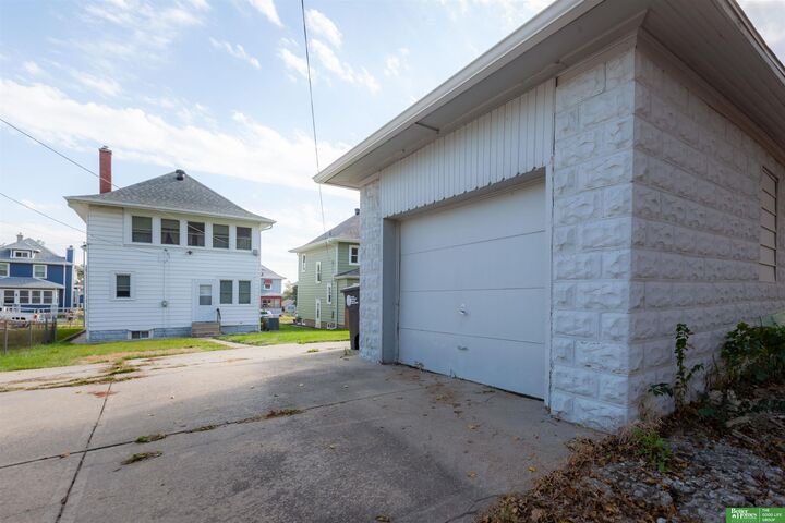 Property Photo: 4434 S 19 Street NE 68107