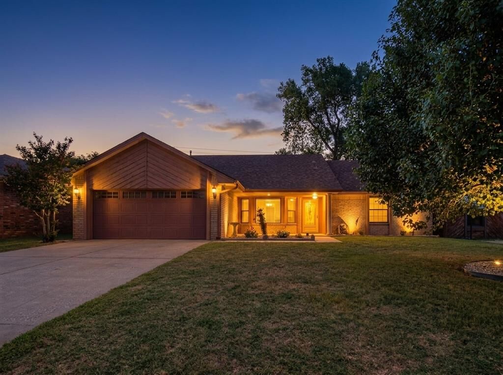 Property Photo: 11124 Ashford Drive OK 73099