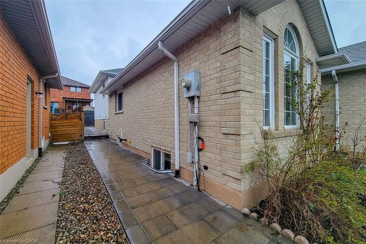 Property Photo:  1654 Upper Wellington Street Lower Level  ON L9B 2C2 