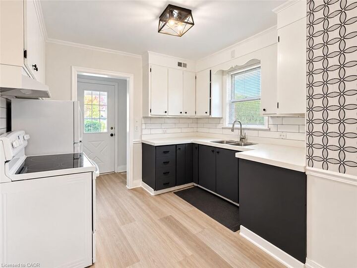 Property Photo:  82 Wilson Street E  ON L9G 2B5 