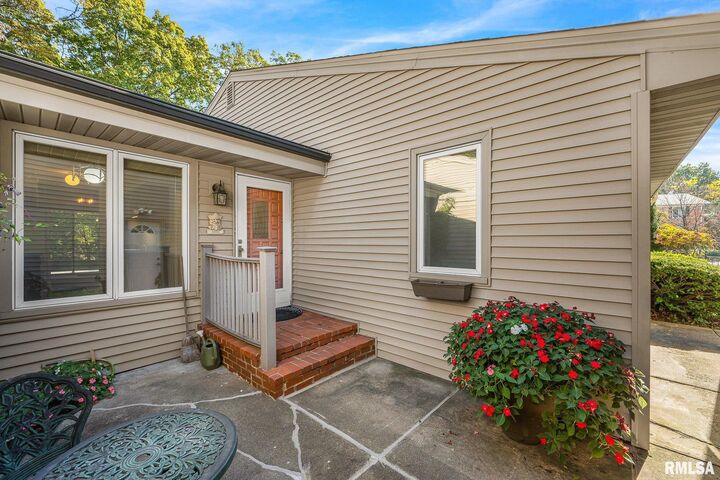 Property Photo:  6032 N Knoxville Avenue  IL 61614 