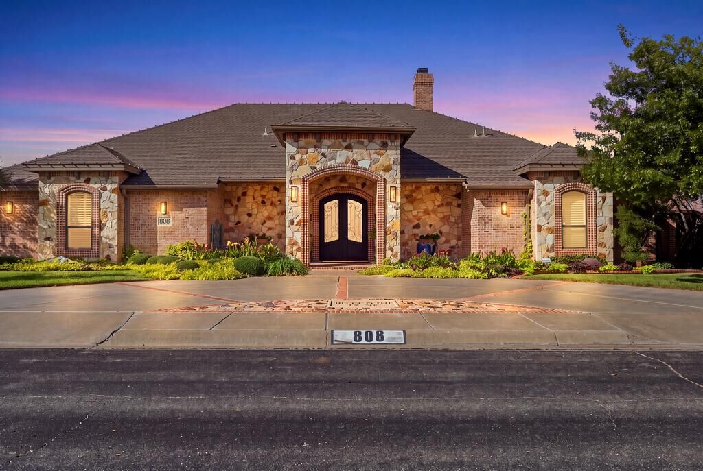 Property Photo: 808 Keystone Ct TX 79705