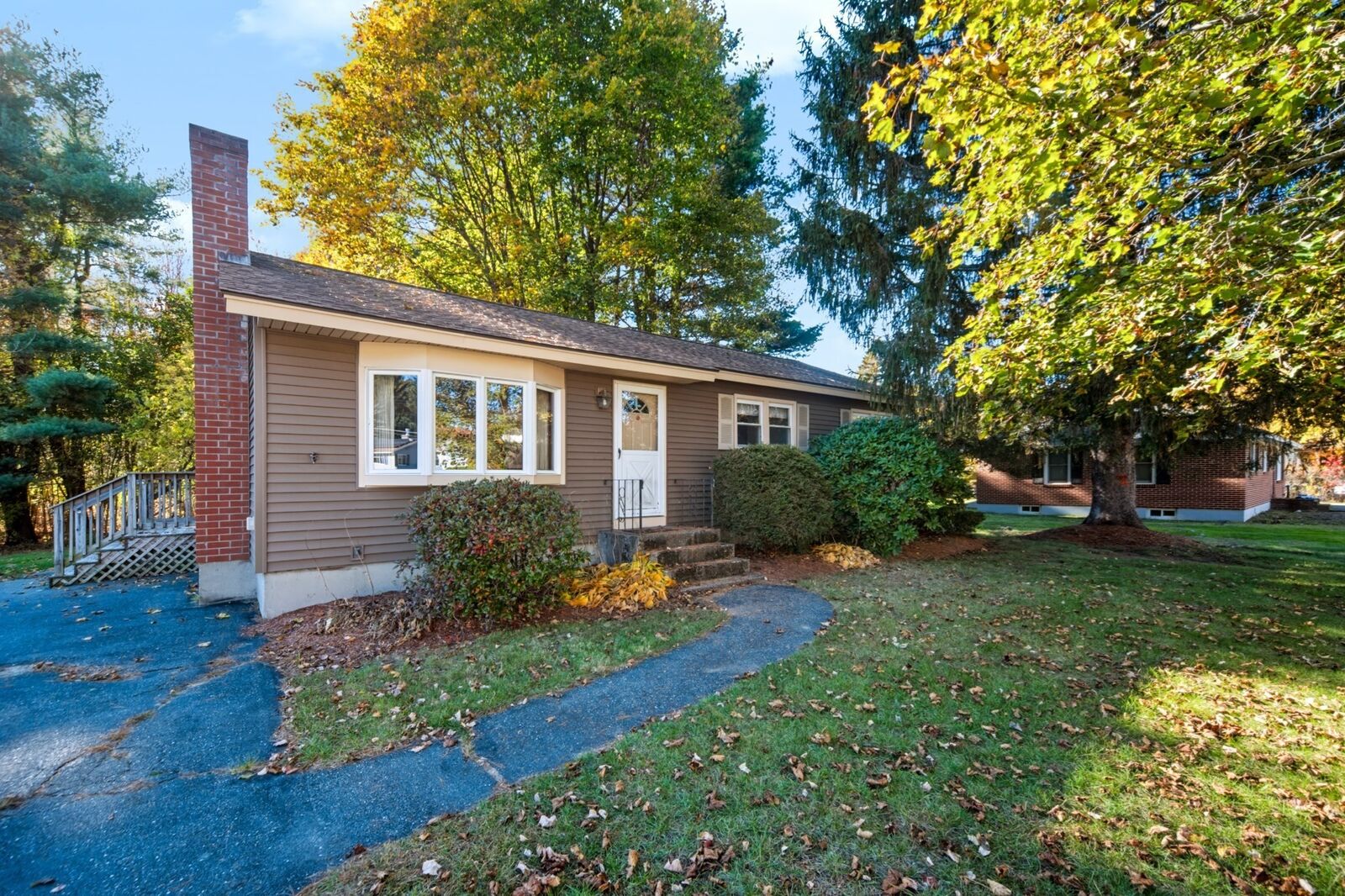 Property Photo:  18 Meadow Ln  MA 01462 