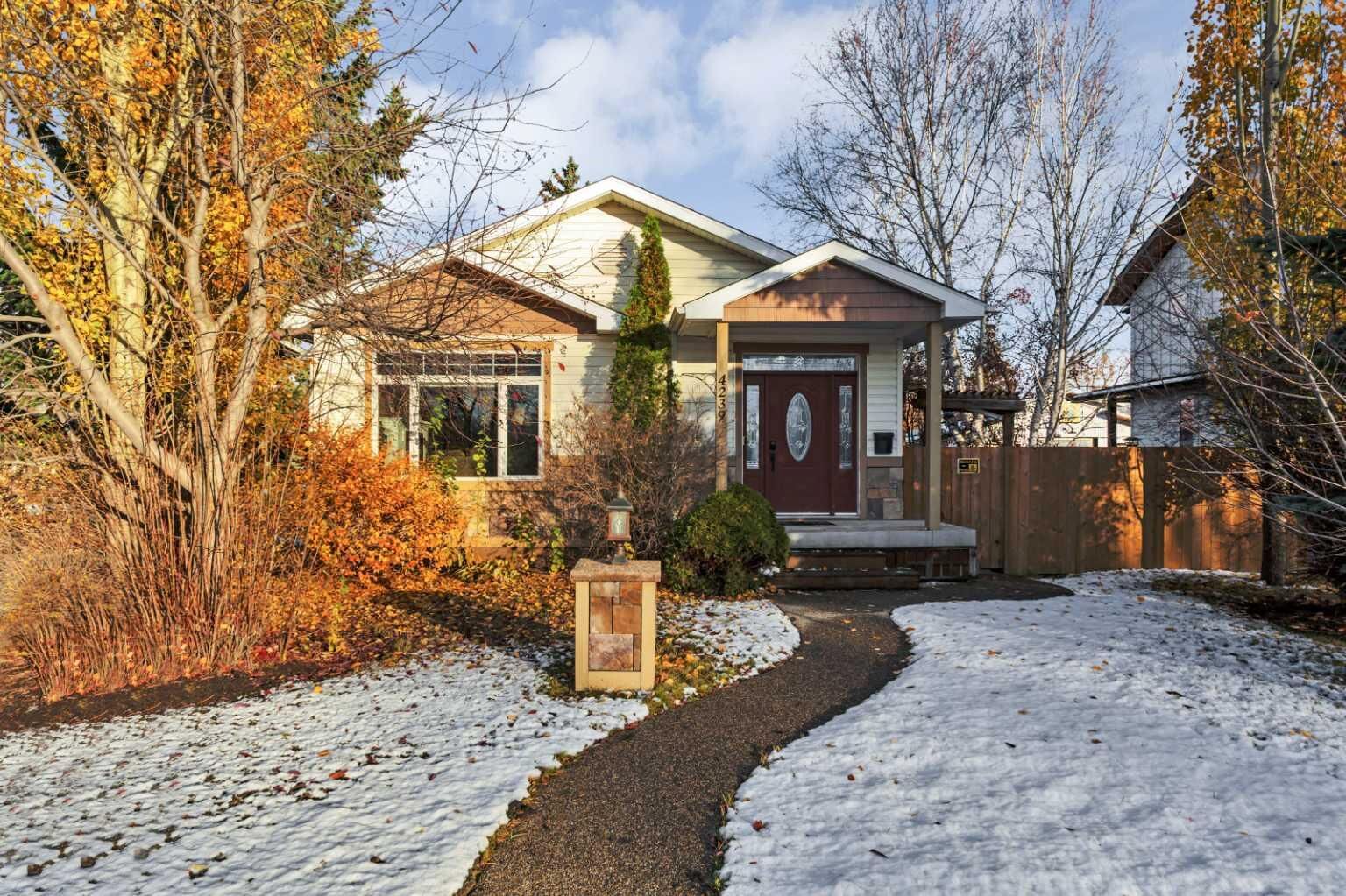 Property Photo: 4239 42 Avenue AB T4N 2Z8