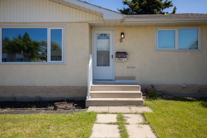 Property Photo: 11 Oxbow Street AB T4N 5C3