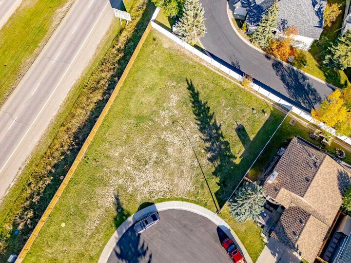 Property Photo: 179 Edgeland Rise NW AB T3A 4G1
