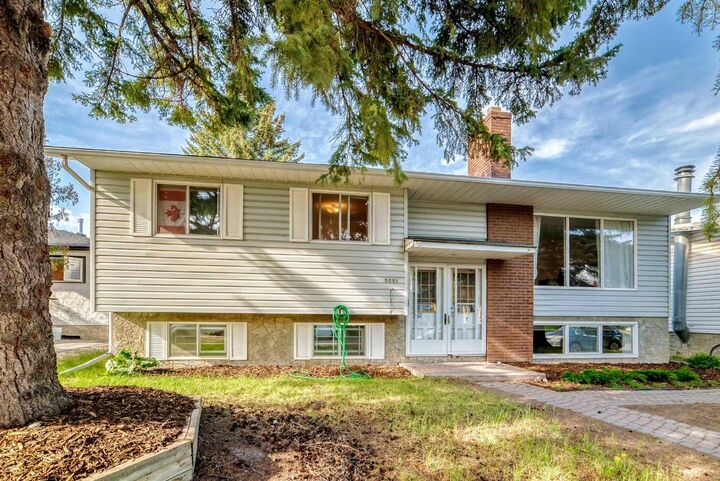 Property Photo:  5051 Vantage Crescent NW  AB T3A 1X6 