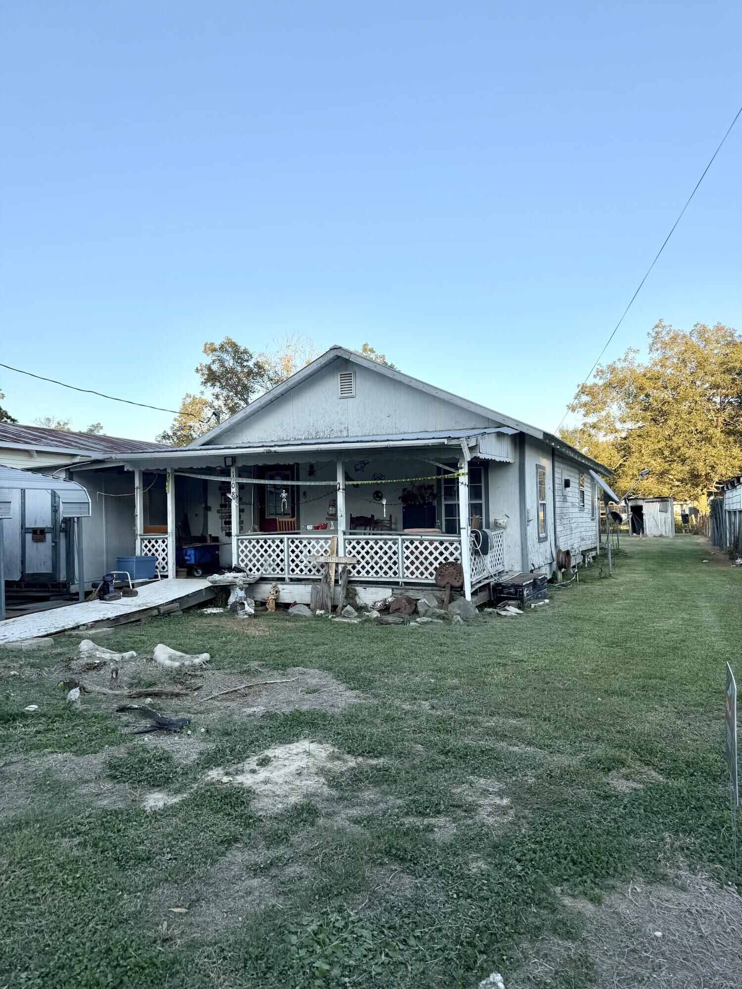 Property Photo:  108 15th  LA 70648 