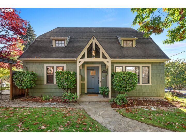 Property Photo:  3804 NE Wistaria Dr  OR 97212 
