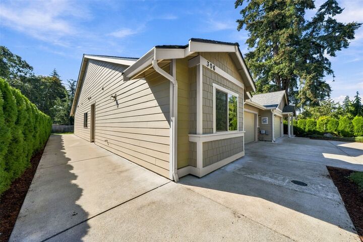 Property Photo:  314  154th St E  WA 98445 