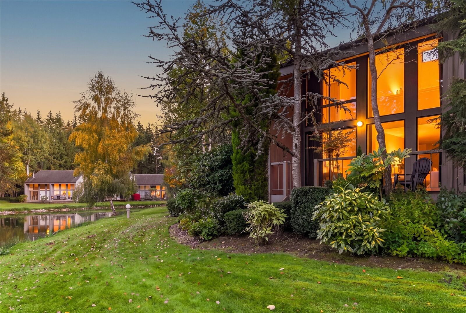 Property Photo: 13896 NE 66th Street #591 WA 98052