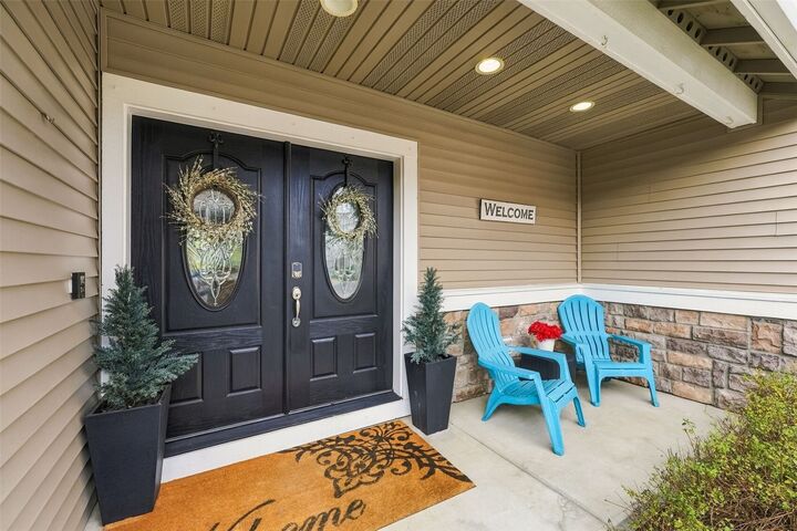 Property Photo: 6103 Montevista Drive SE WA 98092