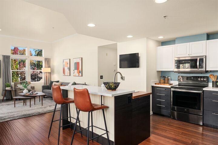 Property Photo: 2038 Newport Way NW 11-3 WA 98027