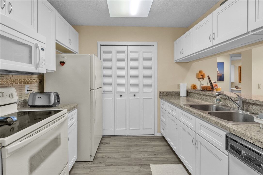 Property Photo:  24 Plantation Drive 201  FL 32966 