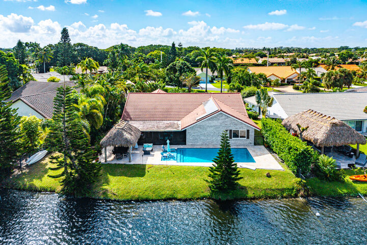 Property Photo:  9 Aspen Court  FL 33436 