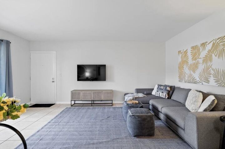 Property Photo:  333 SE Martin Avenue 1-I  FL 34996 