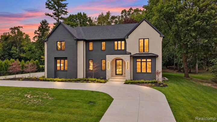 Property Photo:  4546 Niagara Lane  MI 48301 