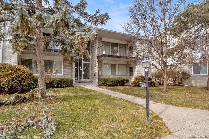 Property Photo:  8545 Kennedy Circle 3  MI 48093 
