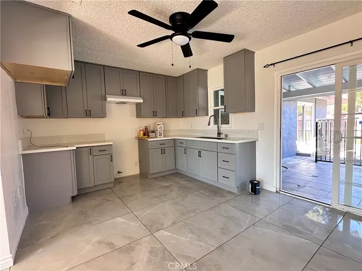 Property Photo: 386 E Van Koevering CA 92376