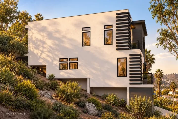 Property Photo:  3222 Future  CA 90065 