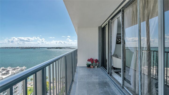 Property Photo:  1450 Brickell Bay Dr 1911  FL 33131 