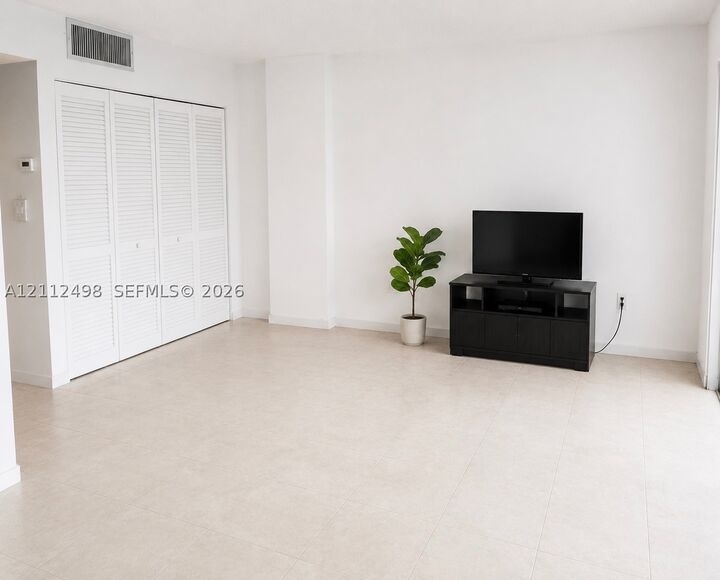 Property Photo:  17011 N Bay Rd 417  FL 33160 