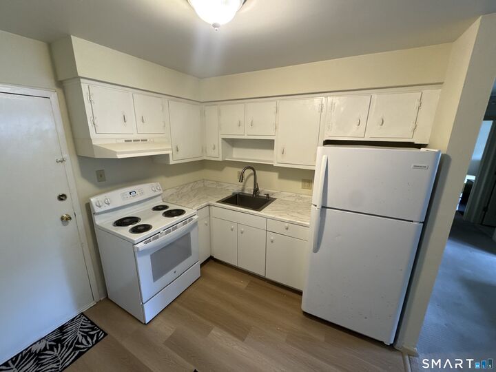 Property Photo:  79 Colebrook Court B  CT 06405 