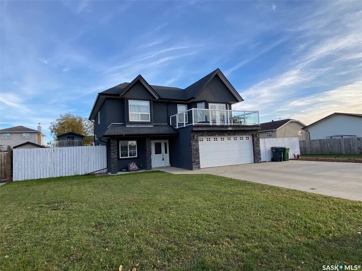 Property Photo:  454 Darlington Street E  SK S3N 4A1 