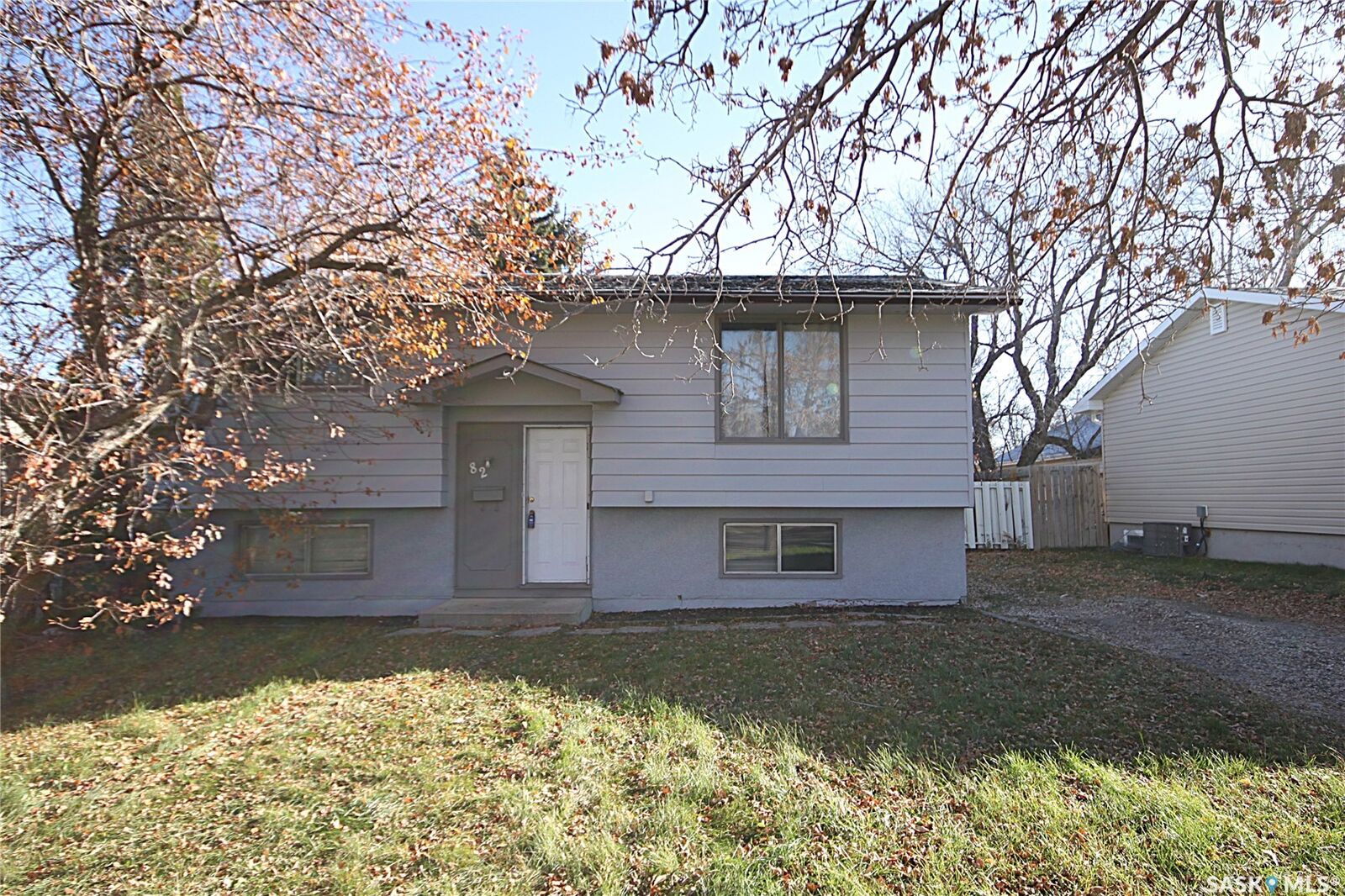 Property Photo:  82 Osborne Crescent  SK S4R 5J1 