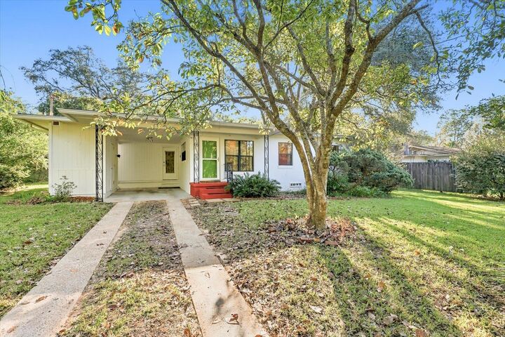 Property Photo: 1517 Dacron Drive FL 32301