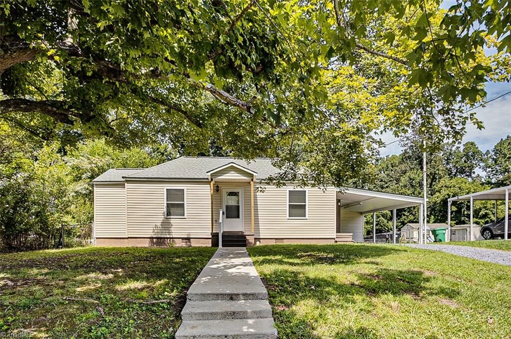 Property Photo:  1510 Valley Ridge Drive  NC 27260 
