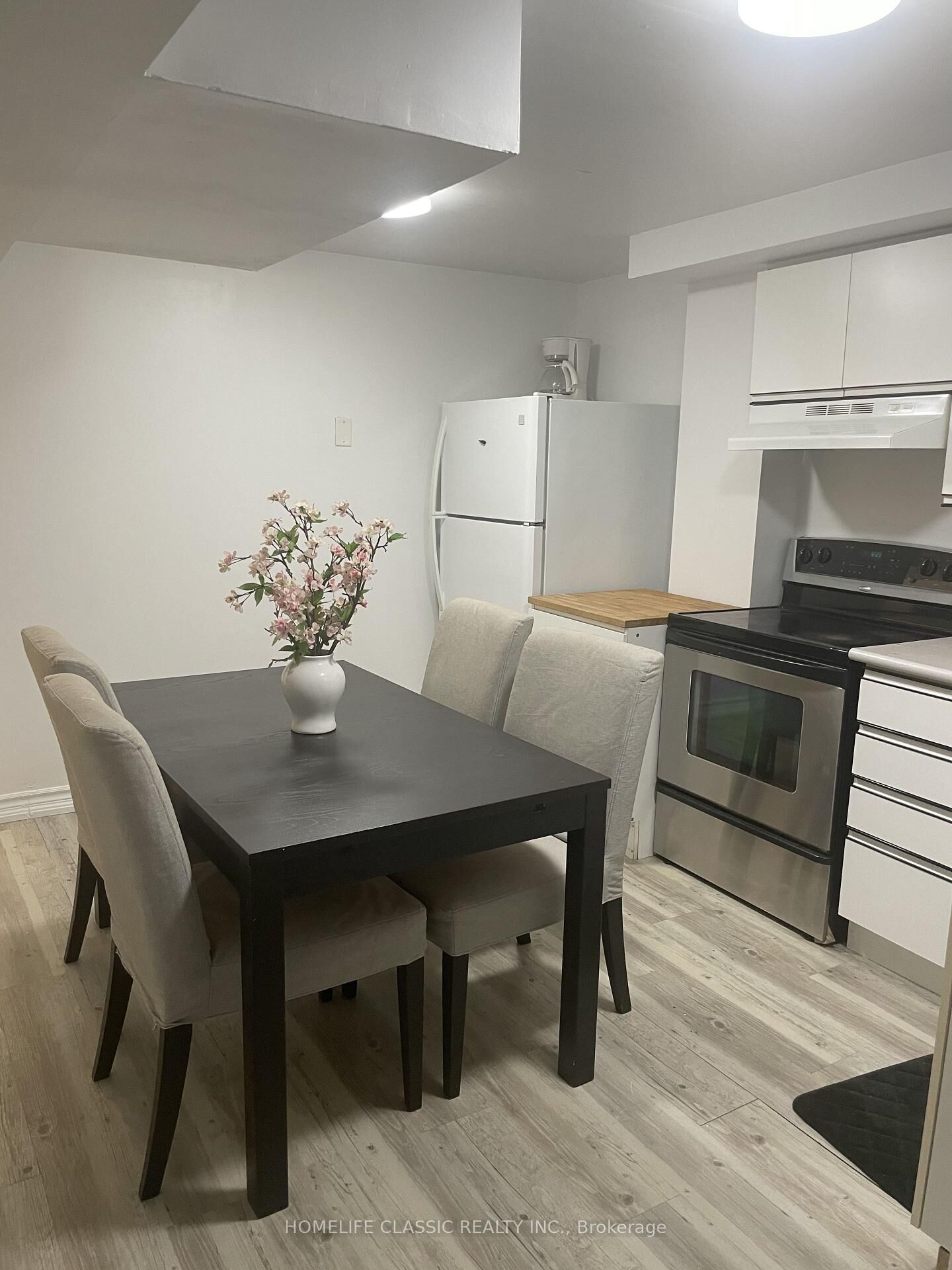 Property Photo: 102 Church Street S Lower ON L4C 1W3