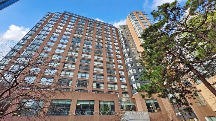 Property Photo:  7 Carlton Street 1702  ON M5B 2M3 