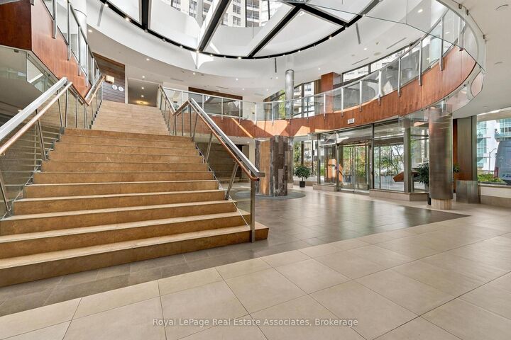 Property Photo: 3880 Duke Of York Boulevard 618 ON L5B 4M7