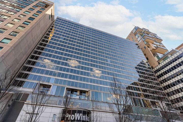 Property Photo:  110 Bloor Street W 1206  ON M5S 2W7 