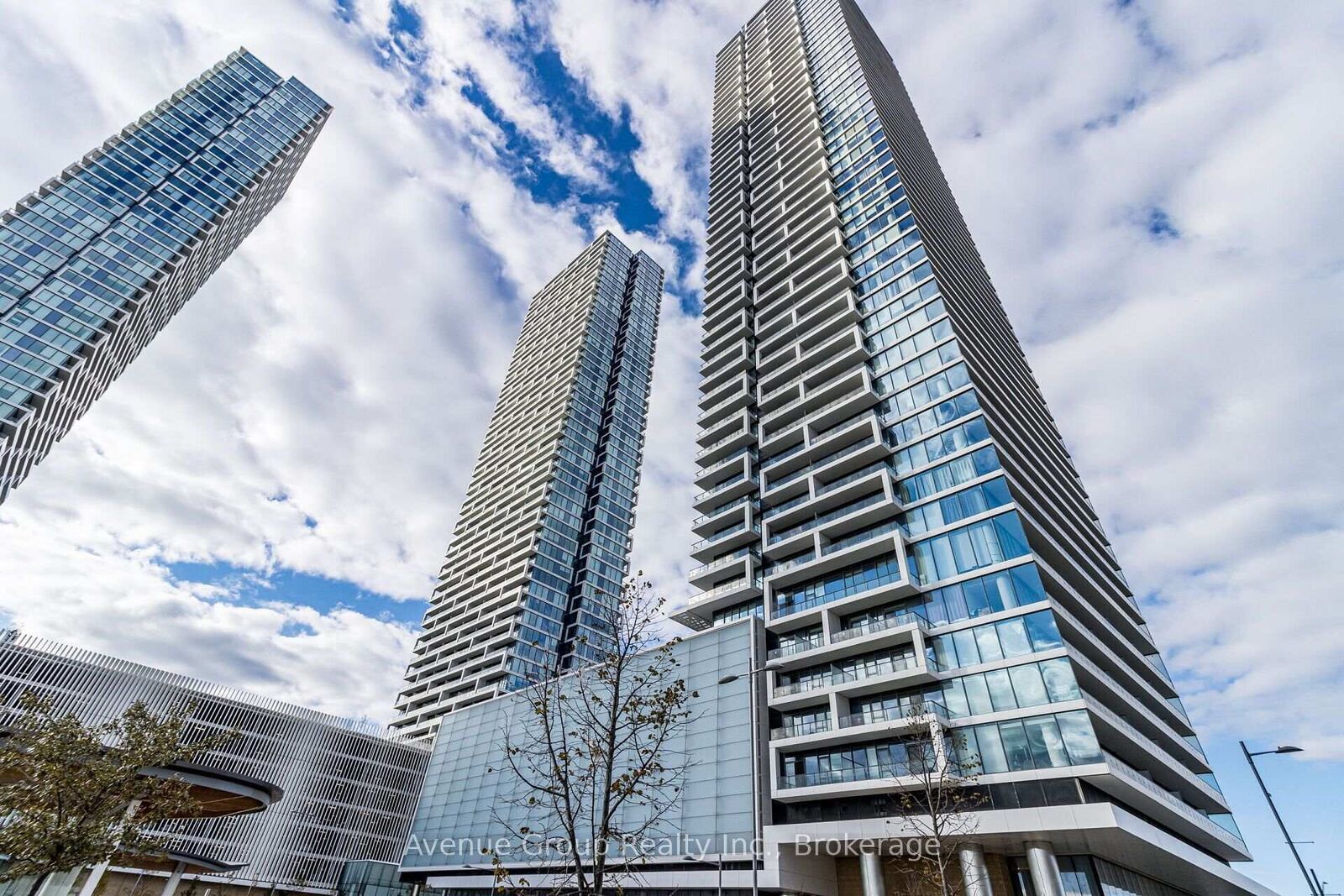 Property Photo:  898 Portage Parkway 2106  ON L4K 0J6 