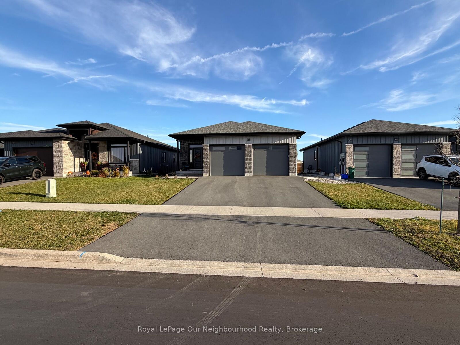 Property Photo:  66 Hastings Park Drive  ON K8P 0J2 