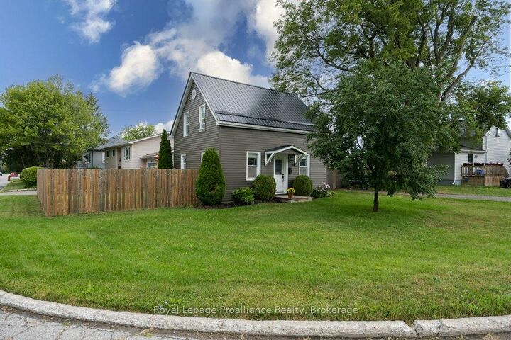 Property Photo: 61 Pelham Street ON K8V 4T8