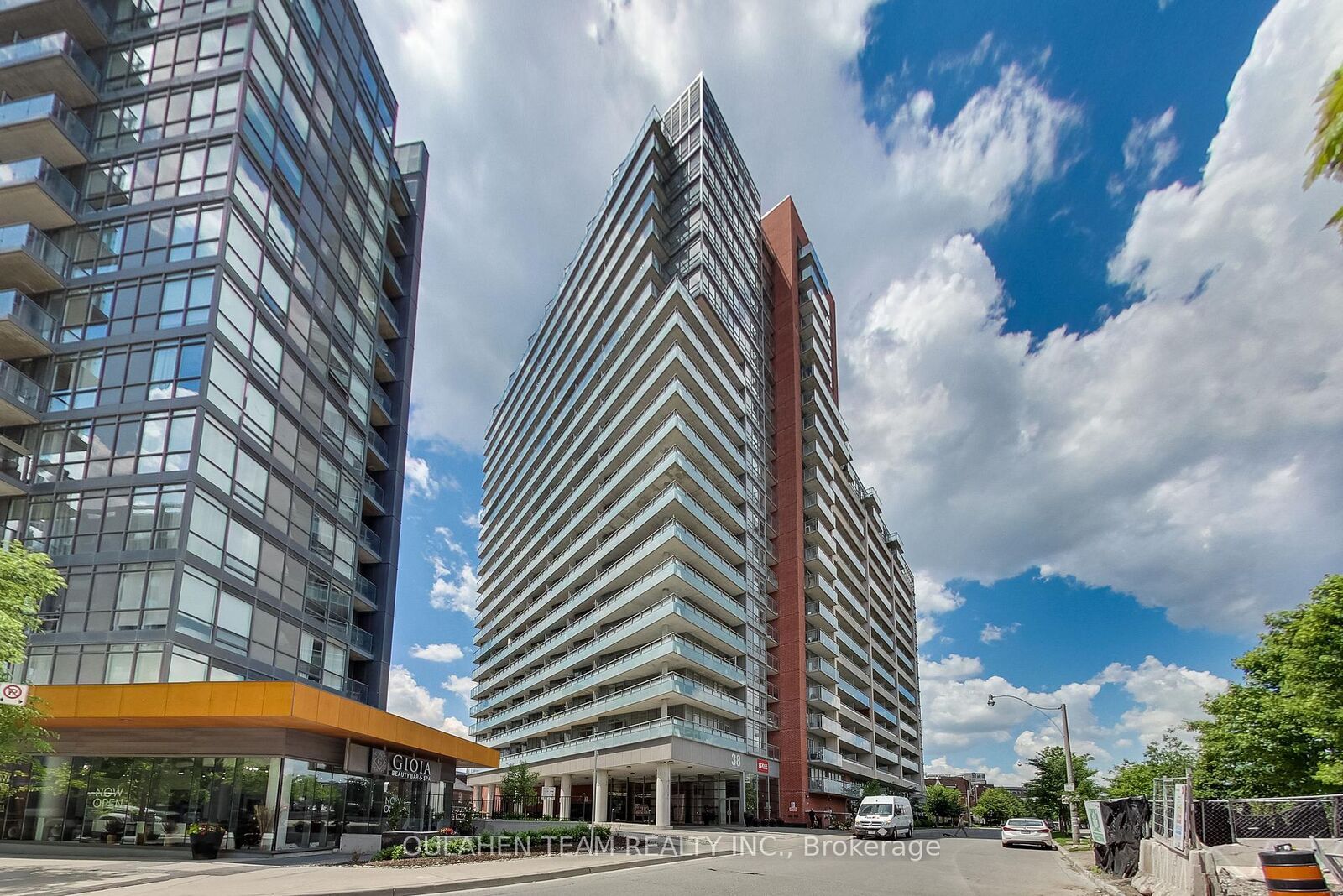 Property Photo:  38 Joe Shuster Way 1220  ON M6K 0A5 