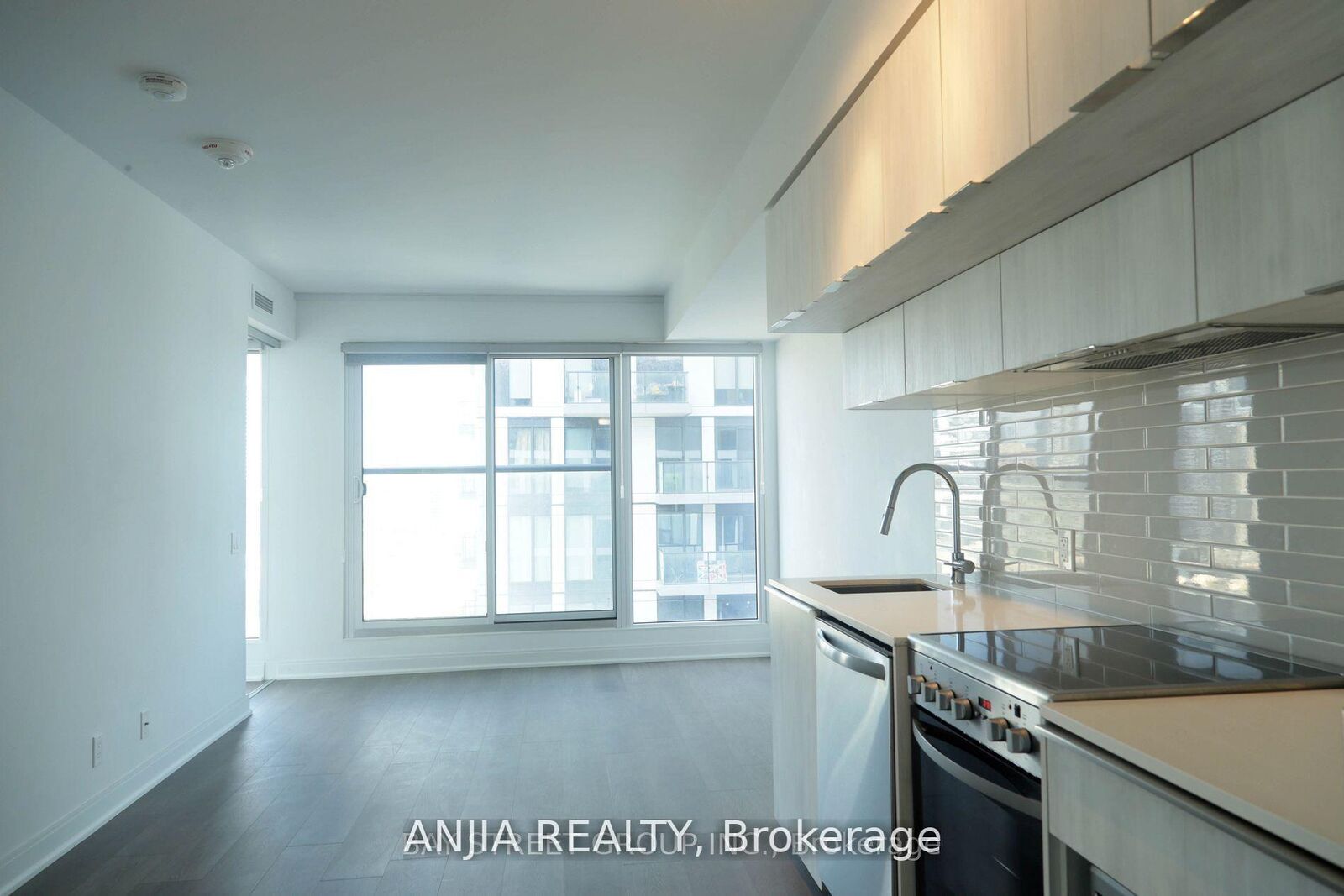 Property Photo: 181 Dundas Street E 2711-1br ON M5A 0N5